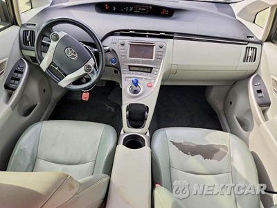 Zdjęcie 8 z 13 samochodu: 2012 TOYOTA PRIUS FOUR VIN:JTDKN3DU4C1599136 - miniatura