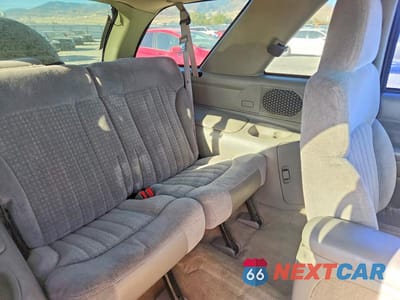 Zdjęcie 10 z 12 samochodu: 2000 CHEVROLET BLAZER VIN:1GNCT18W0YK104630 - miniatura