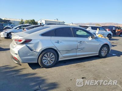 Trzecie zdjęcie samochodu z tyłu: 2017 HYUNDAI SONATA HYBRID SE VIN:KMHE24L17HA059589 - miniatura