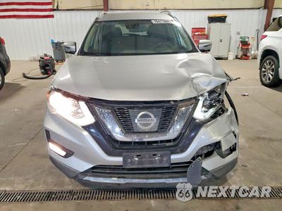 Piąte zdjęcie samochodu w środku: 2017 NISSAN ROGUE SL VIN:JN8AT2MV3HW285609 - miniatura
