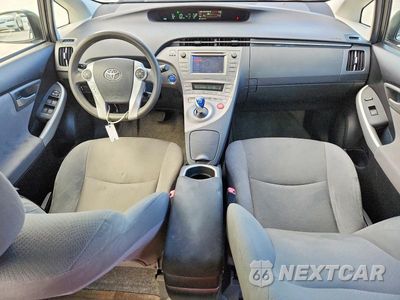 Zdjęcie 8 z 12 samochodu: 2012 TOYOTA PRIUS TWO VIN:JTDKN3DU1C5461112 - miniatura