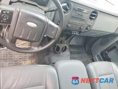 Zdjęcie 8 z 13 samochodu: 2012 FORD F550 SUPER DUTY VIN:1FDUF5GT8CEA13305 - miniatura