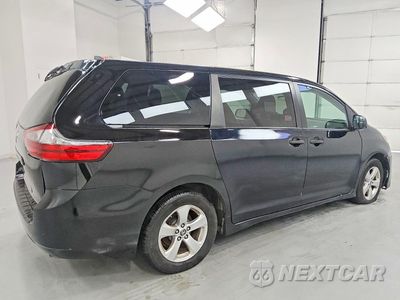 Trzecie zdjęcie samochodu z tyłu: 2020 TOYOTA SIENNA L VIN:5TDZZ3DC0LS085572 - miniatura