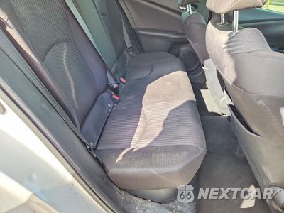 Zdjęcie 10 z 13 samochodu: 2017 TOYOTA PRIUS TWO VIN:JTDKBRFU1H3566275 - miniatura