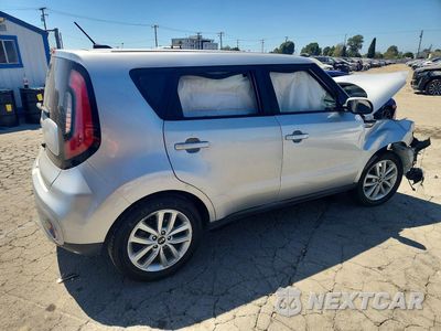 Trzecie zdjęcie samochodu z tyłu: 2018 KIA SOUL + VIN:KNDJP3A57J7575443 - miniatura