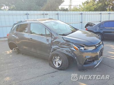 Czwarte zdjęcie samochodu z boku: 2017 CHEVROLET TRAX 1LT VIN:3GNCJLSB8HL284218 - miniatura