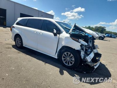 Czwarte zdjęcie samochodu z boku: 2022 TOYOTA SIENNA LE VIN:5TDKRKEC9NS107937 - miniatura