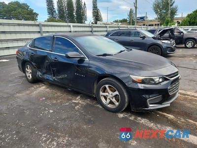 Czwarte zdjęcie samochodu z boku: 2017 CHEVROLET MALIBU LS VIN:1G1ZB5ST9HF242406 - miniatura