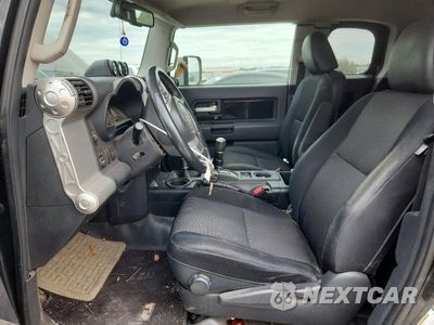 Zdjęcie 7 z 13 samochodu: 2011 TOYOTA FJ CRUISER BASE VIN:JTEBU4BF4BK107822 - miniatura