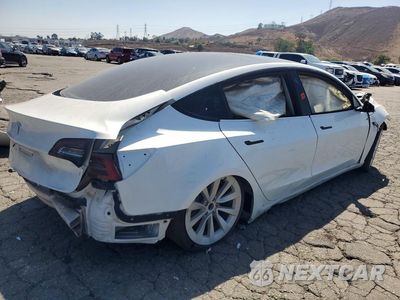 Trzecie zdjęcie samochodu z tyłu: 2022 TESLA MODEL 3 VIN:5YJ3E1EA0NF251681 - miniatura