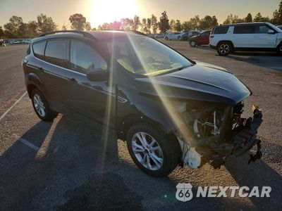 Czwarte zdjęcie samochodu z boku: 2018 FORD ESCAPE SE VIN:1FMCU0GD8JUD44417 - miniatura