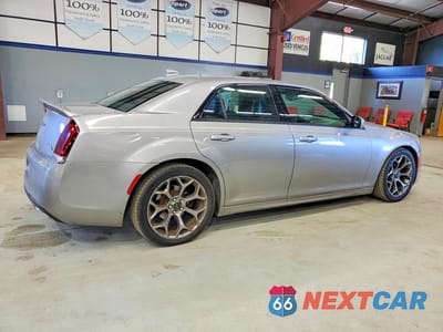 Trzecie zdjęcie samochodu z tyłu: 2018 CHRYSLER 300 S VIN:2C3CCABG1JH266794 - miniatura