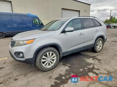 2011 KIA SORENTO LX 5XYKT4A26BG151123 - główne zdjęcie licytacji z USA - miniatura