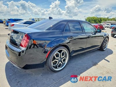 Trzecie zdjęcie samochodu z tyłu: 2019 CHRYSLER 300 S VIN:2C3CCABG6KH548432 - miniatura