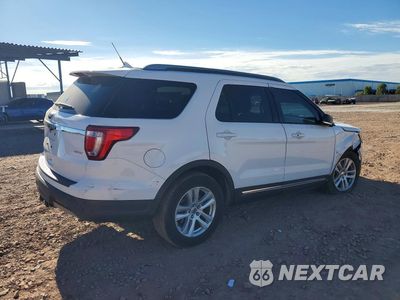 Trzecie zdjęcie samochodu z tyłu: 2019 FORD EXPLORER XLT VIN:1FM5K8D86KGB26075 - miniatura