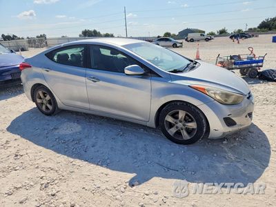 Czwarte zdjęcie samochodu z boku: 2013 HYUNDAI ELANTRA GLS VIN:KMHDH4AE8DU731667 - miniatura