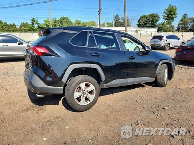 Trzecie zdjęcie samochodu z tyłu: 2021 TOYOTA RAV4 XLE VIN:2T3W1RFV8MW116286 - miniatura