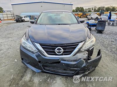 Piąte zdjęcie samochodu w środku: 2017 NISSAN ALTIMA 2.5 S VIN:1N4AL3AP2HC266922 - miniatura