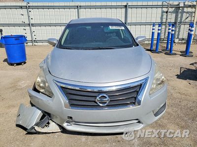 Piąte zdjęcie samochodu w środku: 2015 NISSAN ALTIMA 2.5 S VIN:1N4AL3AP4FN331805 - miniatura