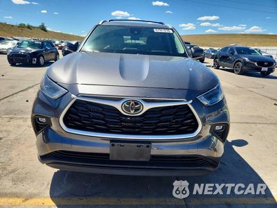 Piąte zdjęcie samochodu w środku: 2022 TOYOTA HIGHLANDER XLE VIN:5TDHZRBH6NS589124 - miniatura