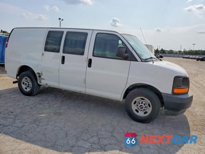 Czwarte zdjęcie samochodu z boku: 2017 GMC SAVANA G2500 VIN:1GTW7AFF5H1180279 - miniatura