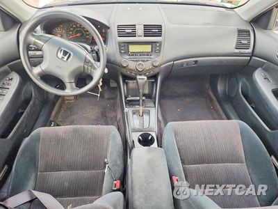 Zdjęcie 8 z 13 samochodu: 2003 HONDA ACCORD LX VIN:1HGCM56323A060846 - miniatura