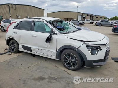 Czwarte zdjęcie samochodu z boku: 2026 KIA NIRO LX VIN:KNDCP3LE6T5367333 - miniatura