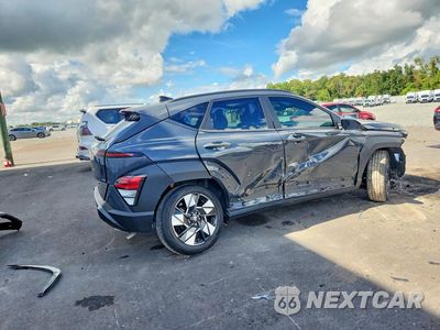 Trzecie zdjęcie samochodu z tyłu: 2024 HYUNDAI KONA SEL VIN:KM8HC3AB1RU037927 - miniatura