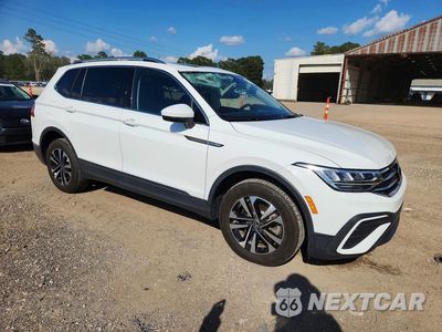 Czwarte zdjęcie samochodu z boku: 2024 VOLKSWAGEN TIGUAN SE VIN:3VVNB7AX9RM001986 - miniatura