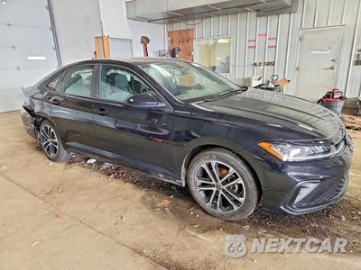 Czwarte zdjęcie samochodu z boku: 2025 VOLKSWAGEN JETTA SPORT VIN:3VWBX7BU6SM078972 - miniatura