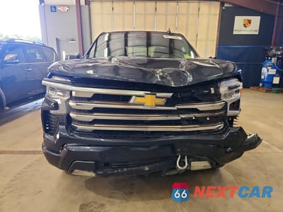 Piąte zdjęcie samochodu w środku: 2022 CHEVROLET SILVERADO K1500 HIGH COUNTRY VIN:1GCUDJED3NZ546608 - miniatura