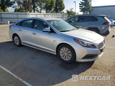 Czwarte zdjęcie samochodu z boku: 2016 HYUNDAI SONATA HYBRID SE VIN:KMHE24L15GA030011 - miniatura