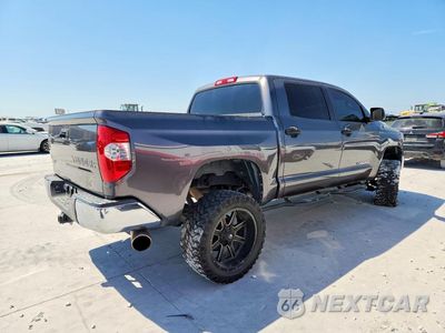 Trzecie zdjęcie samochodu z tyłu: 2017 TOYOTA TUNDRA SR5 VIN:5TFDW5F15HX604417 - miniatura
