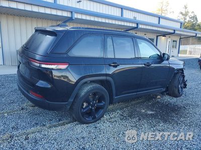 Trzecie zdjęcie samochodu z tyłu: 2023 JEEP GRAND CHEROKEE LAREDO VIN:1C4RJHAG2PC515590 - miniatura