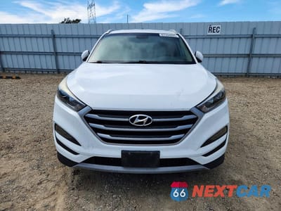 Piąte zdjęcie samochodu w środku: 2017 HYUNDAI TUCSON SPORT VIN:KM8J33A25HU468982 - miniatura