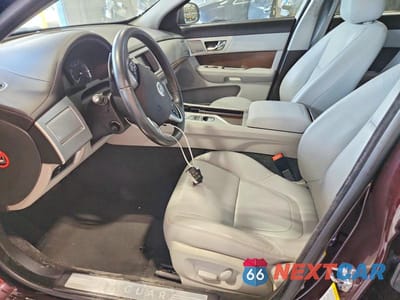 Zdjęcie 7 z 12 samochodu: 2013 JAGUAR XF VIN:SAJWJ0EFXD8S87487 - miniatura