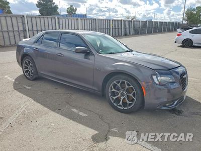 Czwarte zdjęcie samochodu z boku: 2015 CHRYSLER 300 S VIN:2C3CCABT9FH763063 - miniatura