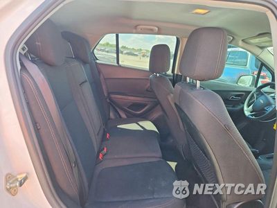 Zdjęcie 11 z 13 samochodu: 2019 CHEVROLET TRAX LS VIN:3GNCJKSB4KL233235 - miniatura