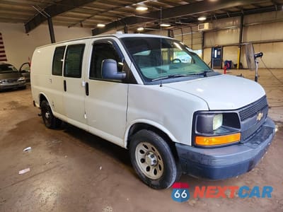 Czwarte zdjęcie samochodu z boku: 2014 CHEVROLET EXPRESS G1500 VIN:1GCSHAF40E1124725 - miniatura