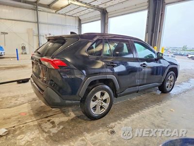 Trzecie zdjęcie samochodu z tyłu: 2023 TOYOTA RAV4 XLE VIN:2T3P1RFV4PW370490 - miniatura