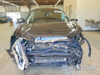 Piąte zdjęcie samochodu w środku: 2018 NISSAN ROGUE SV VIN:KNMAT2MV0JP580100 - miniatura