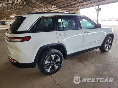 Trzecie zdjęcie samochodu z tyłu: 2024 JEEP GRAND CHEROKEE LIMITED 4XE VIN:1C4RJYB6XR8520371 - miniatura