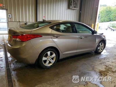 Trzecie zdjęcie samochodu z tyłu: 2013 HYUNDAI ELANTRA GLS VIN:5NPDH4AE1DH189469 - miniatura