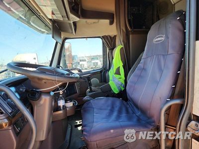 Zdjęcie 7 z 14 samochodu: 2015 VOLVO VNL - SEMI TRUCK VIN:4V4N99EH2FN910859 - miniatura