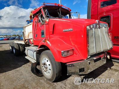 Czwarte zdjęcie samochodu z boku: 2004 KENWORTH T800 SEMI TRUCK VIN:3WKDDU9X94F066133 - miniatura