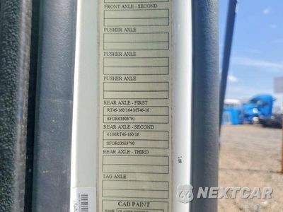 Zdjęcie 12 z 13 samochodu: 2016 VOLVO VHD ROLL-OFF CONTAINER TRUCK VIN:4V5KC9DF9GN966671 - miniatura