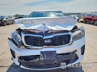 Piąte zdjęcie samochodu w środku: 2019 KIA SORENTO LX V6 VIN:5XYPG4A52KG559753 - miniatura