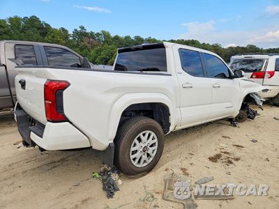 Trzecie zdjęcie samochodu z tyłu: 2025 TOYOTA TACOMA SR5 VIN:3TMLB5JN9SM132527 - miniatura