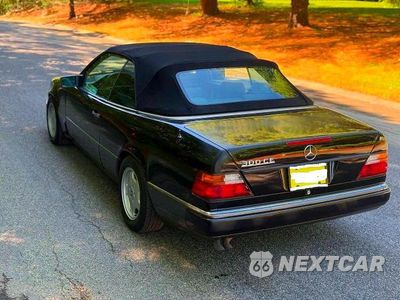 Trzecie zdjęcie samochodu z tyłu: 1993 MERCEDES-BENZ 300 CECV VIN:WDBEA66E7PB922559 - miniatura