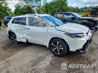 Czwarte zdjęcie samochodu z boku: 2024 TOYOTA COROLLA CROSS HYBRID XSE VIN:7MUFBABG5RV023830 - miniatura
